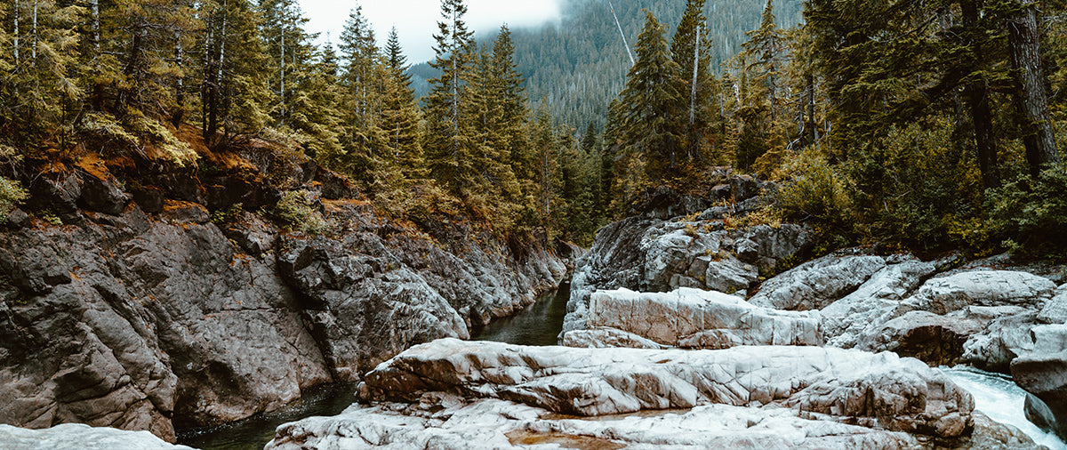 how to choose hunting clothing for unknown terrain: breathable base layers, windproof, waterproof jackets and trousers